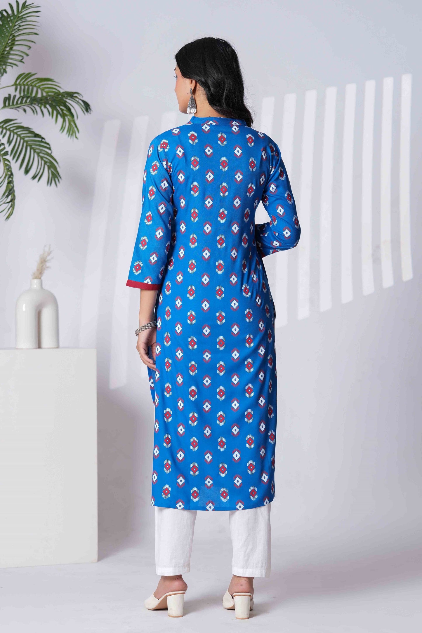 Women's Blue Printed Straight Kurta with White Pants