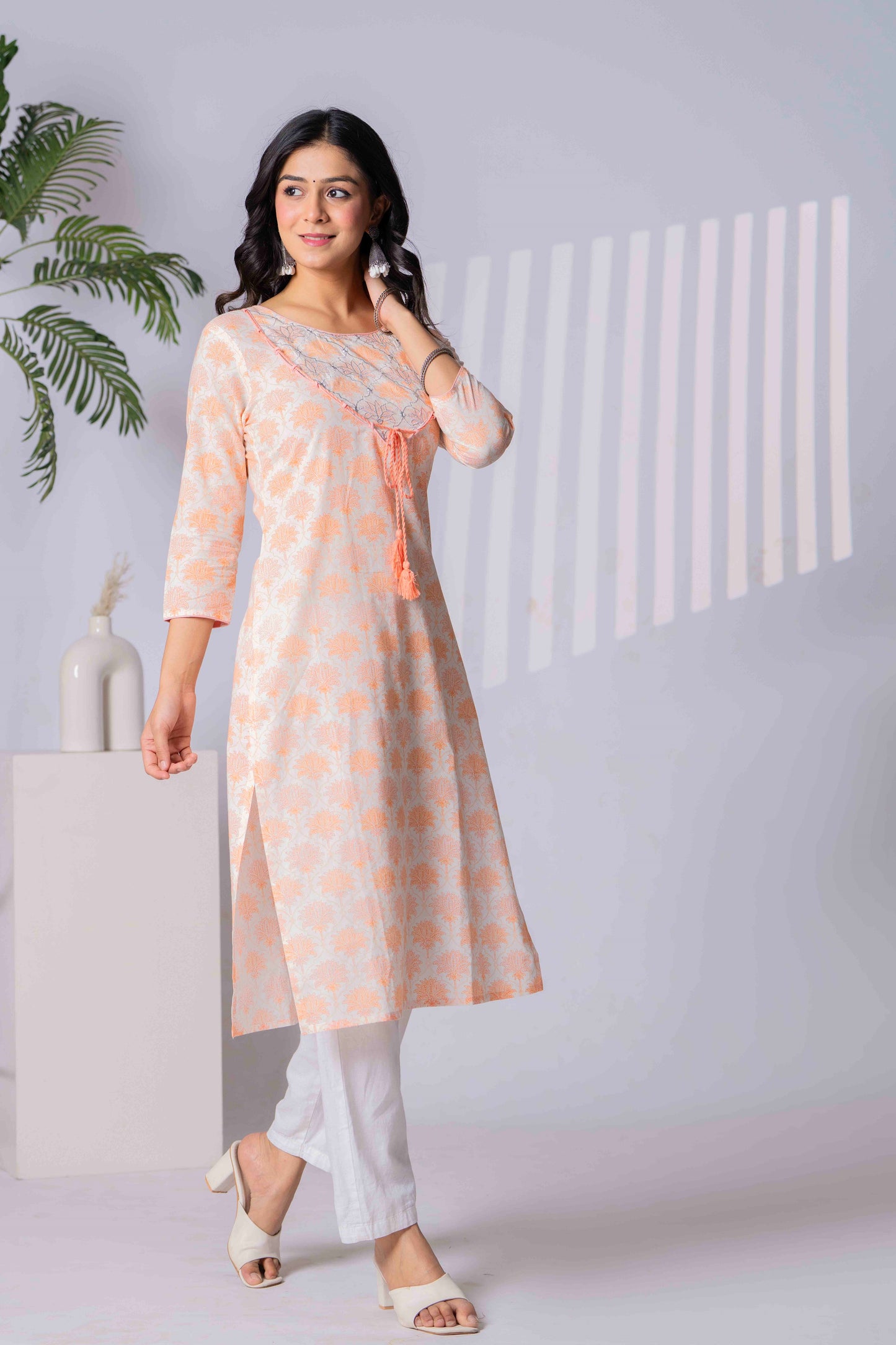 Women Solid White Kurta Pants Set