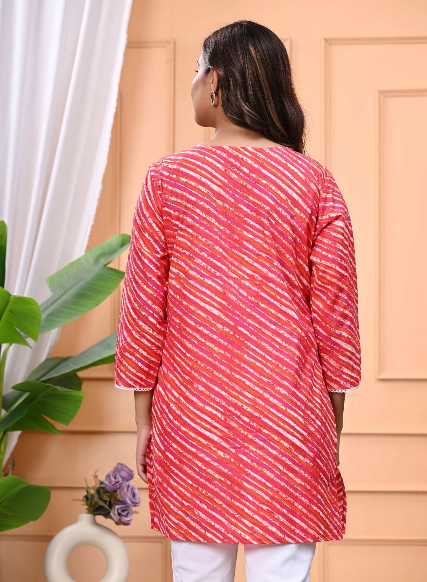 Women's Pink & Orange Leheriya Printed Cotton Short Kurti